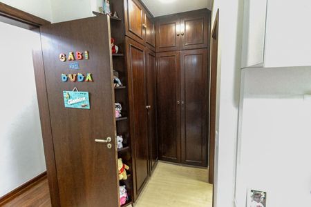 Apartamento à venda com 290m², 4 quartos e 5 vagasSuíte 2 - armários