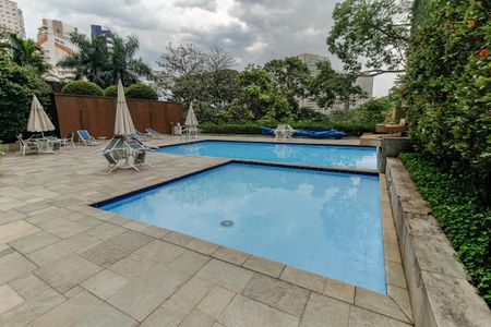 Apartamento à venda com 290m², 4 quartos e 5 vagasÁrea comum - Piscina