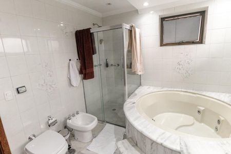 Apartamento à venda com 290m², 4 quartos e 5 vagasBanheiro da Suíte 4