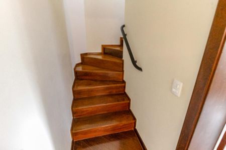 Apartamento à venda com 290m², 4 quartos e 5 vagasEscada aceso Suítes