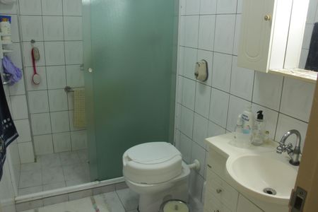 Banheiro de apartamento para alugar com 1 quarto, 70m² em Gonzaga, Santos