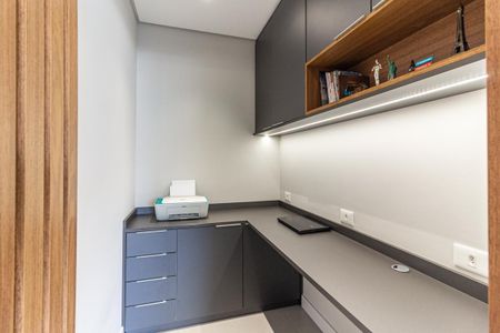 Escritório da Sala de apartamento à venda com 3 quartos, 180m² em Higienópolis, São Paulo