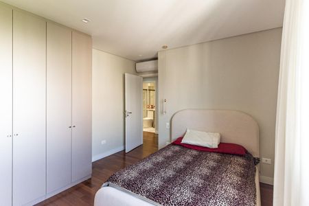 Apartamento à venda com 180m², 3 quartos e 2 vagasQuarto 3