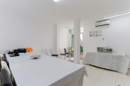 Casa à venda com 160m², 3 quartos e 2 vagasSalão de festas