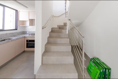 Apartamento para alugar com 140m², 2 quartos e 2 vagas Apartamento para alugar com 140m², 2 quartos e 2 vagasEscada