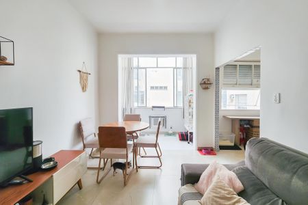 Apartamento à venda com 70m², 2 quartos e 1 vagaSala