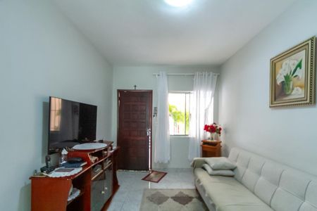 Casa à venda com 153m², 4 quartos e 3 vagas Casa à venda com 153m², 4 quartos e 3 vagasSala