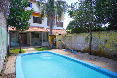 Casa à venda com 190m², 3 quartos e 2 vagasPiscina
