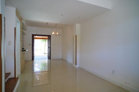 Casa à venda com 190m², 3 quartos e 2 vagasSala 