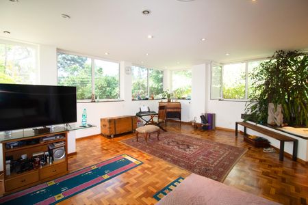 Casa à venda com 400m², 4 quartos e 6 vagas