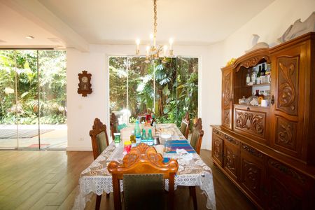 Casa à venda com 400m², 4 quartos e 6 vagas