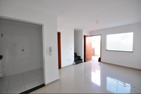 Casa de condomínio à venda com 100m², 2 quartos e 2 vagasSala