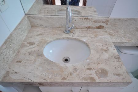 Casa de condomínio à venda com 100m², 2 quartos e 2 vagasBanheiro da Suíte 1