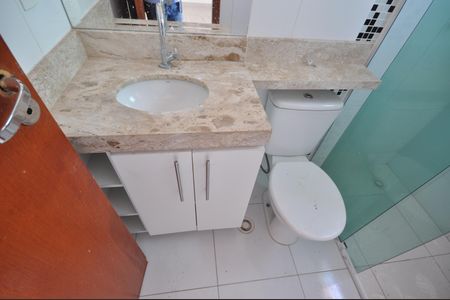 Casa de condomínio à venda com 100m², 2 quartos e 2 vagasBanheiro da Suíte 1