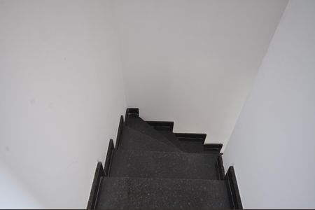 Casa de condomínio à venda com 100m², 2 quartos e 2 vagasEscada