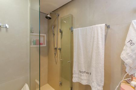 Apartamento à venda com 115m², 2 quartos e sem vagaBanheiro da Suíte