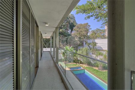 Casa à venda com 5 quartos, 351m² em Granja Julieta, São Paulo