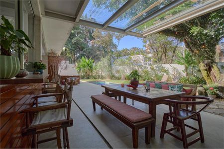 Casa à venda com 5 quartos, 351m² em Granja Julieta, São Paulo