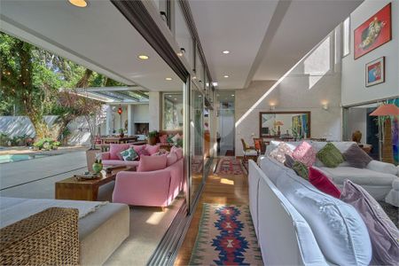 Casa à venda com 5 quartos, 351m² em Granja Julieta, São Paulo