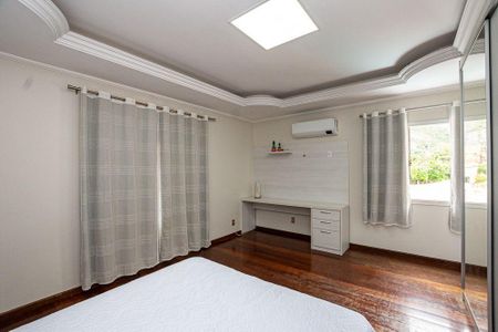 Casa à venda com 4 quartos, 128m² em Piratininga, Niterói