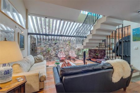 Casa de Condomínio à venda com 3 quartos, 210m² em Vila Elvira, São Paulo