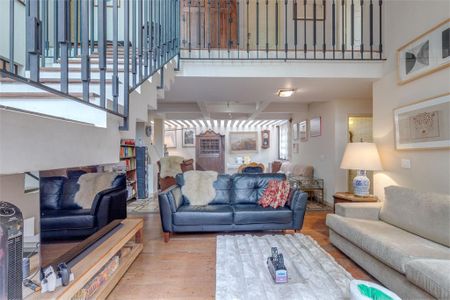 Casa de Condomínio à venda com 3 quartos, 210m² em Vila Elvira, São Paulo