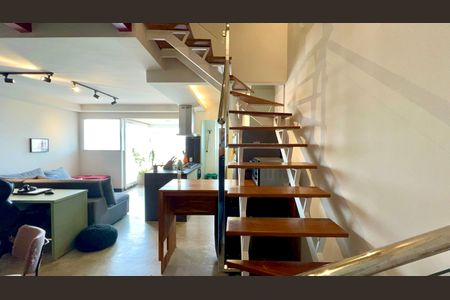 Apartamento à venda com 90m², 2 quartos e 2 vagasEscada