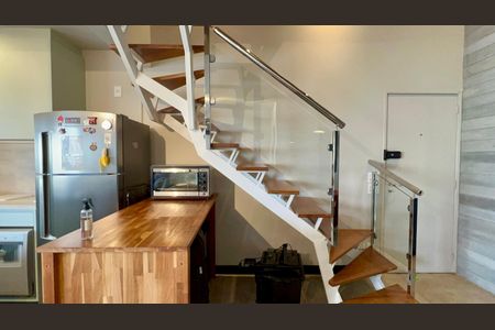 Apartamento à venda com 90m², 2 quartos e 2 vagasEscada