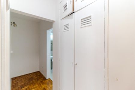 Corredor de apartamento à venda com 2 quartos, 96m² em Higienópolis, São Paulo