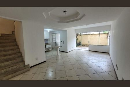 Casa à venda com 3 quartos, 87m² em Maria Paula, Niterói