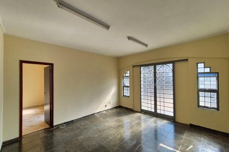 Casa à venda com 180m², 4 quartos e 4 vagasSala de TV
