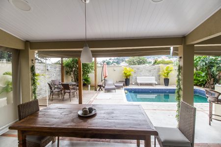 Casa de condomínio à venda com 294m², 4 quartos e 4 vagasVista da Sala