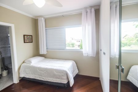 Casa de condomínio à venda com 294m², 4 quartos e 4 vagasSuíte 3