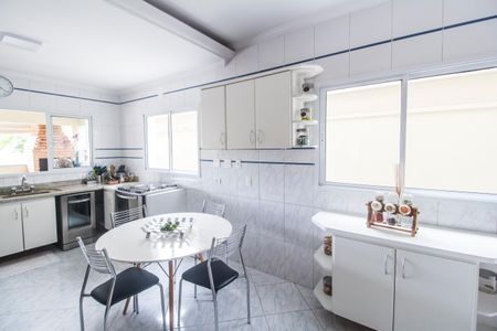 Casa de condomínio à venda com 294m², 4 quartos e 4 vagasCozinha