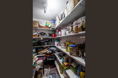 Casa de condomínio à venda com 294m², 4 quartos e 4 vagasDespensa