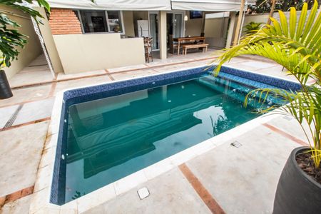 Casa de condomínio à venda com 294m², 4 quartos e 4 vagasPiscina