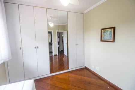 Casa de condomínio à venda com 294m², 4 quartos e 4 vagasSuíte 3