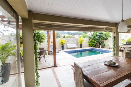 Casa de condomínio à venda com 294m², 4 quartos e 4 vagasVaranda gourmet