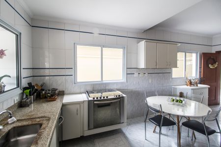 Casa de condomínio à venda com 294m², 4 quartos e 4 vagasCozinha