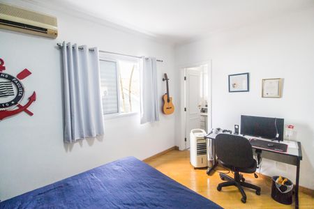 Casa de condomínio à venda com 294m², 4 quartos e 4 vagasSuíte 2