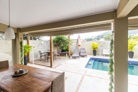 Casa de condomínio à venda com 294m², 4 quartos e 4 vagasVaranda gourmet