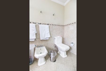 Casa de condomínio à venda com 294m², 4 quartos e 4 vagasBanheiro da Suíte