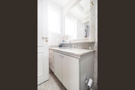 Casa de condomínio à venda com 294m², 4 quartos e 4 vagasBanheiro da Suíte