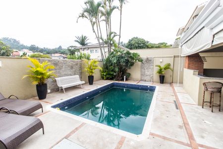 Casa de condomínio à venda com 294m², 4 quartos e 4 vagasPiscina