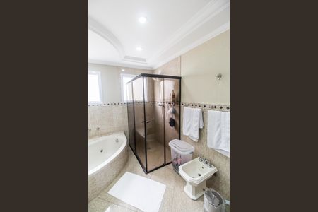 Casa de condomínio à venda com 294m², 4 quartos e 4 vagasBanheiro da Suíte