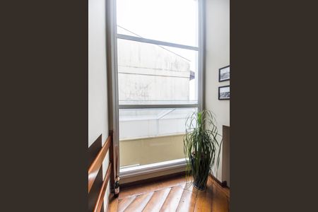 Casa de condomínio à venda com 294m², 4 quartos e 4 vagasEscada