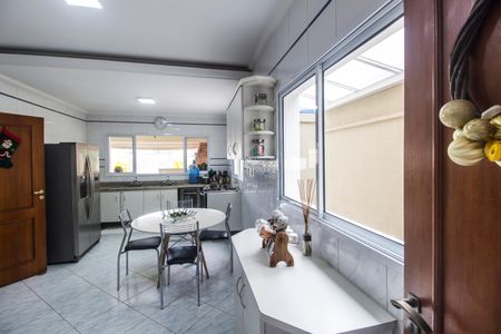 Casa de condomínio à venda com 294m², 4 quartos e 4 vagasCozinha