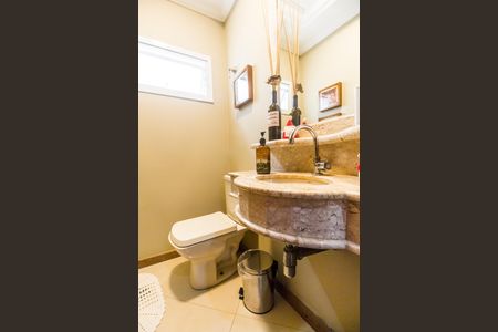 Casa de condomínio à venda com 294m², 4 quartos e 4 vagasLavabo