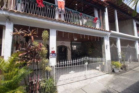 Casa de condomínio para alugar com 170m², 2 quartos e 2 vagas Casa de condomínio para alugar com 170m², 2 quartos e 2 vagasFachada