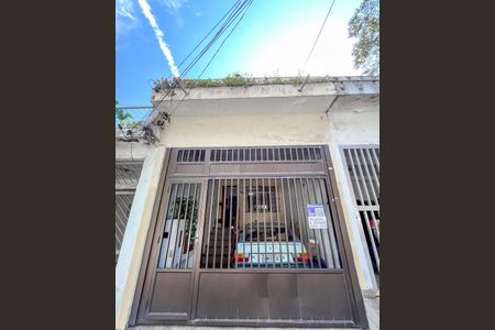 Casa para alugar com 92m², 3 quartos e 1 vaga Casa para alugar com 92m², 3 quartos e 1 vagaFachada